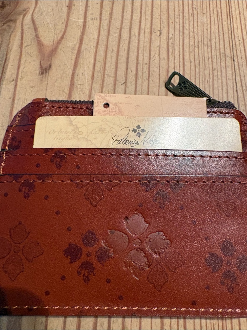 New Patricia Nash Rustic Brown Floral Embossed Leather Card Wallet - Picture 8 of 9